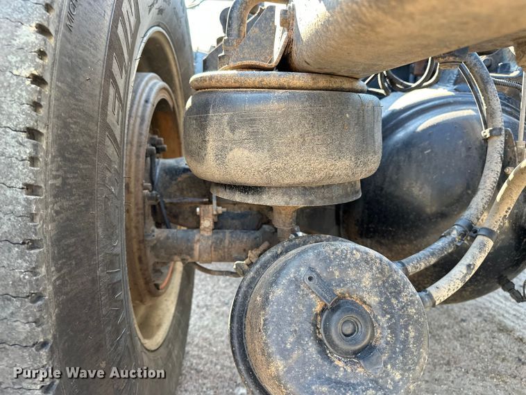 image for item DP8849 2010 Kenworth T800 semi truck