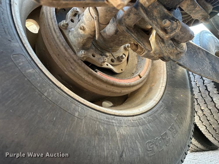 image for item DP8849 2010 Kenworth T800 semi truck