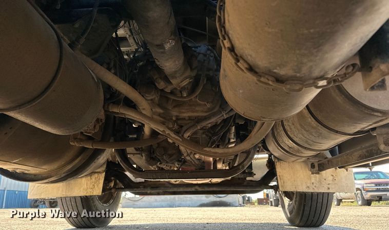 image for item DP8849 2010 Kenworth T800 semi truck