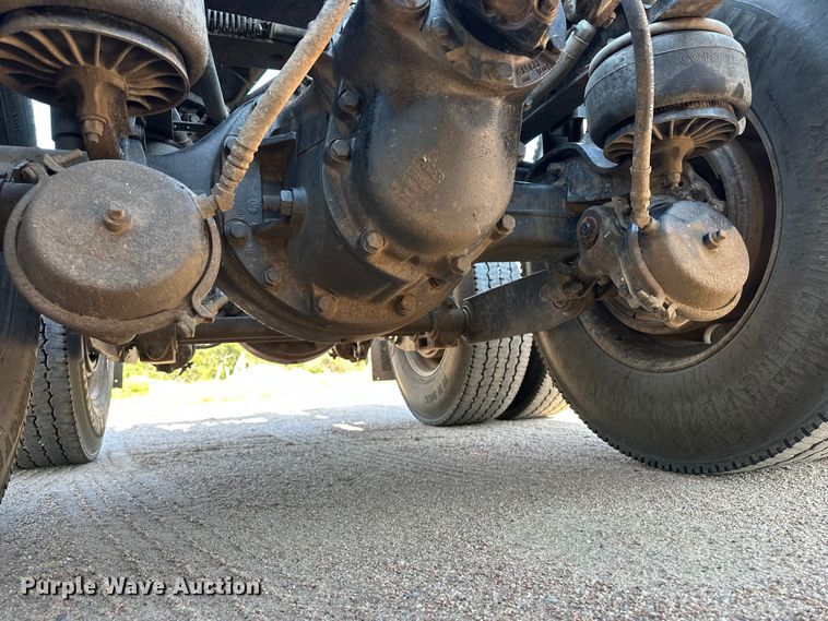 image for item DP8849 2010 Kenworth T800 semi truck