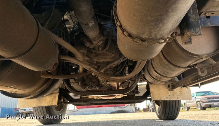 image for item DP8849 2010 Kenworth T800 semi truck