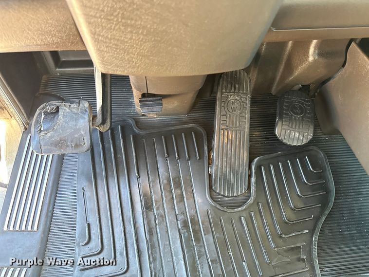 image for item DP8849 2010 Kenworth T800 semi truck