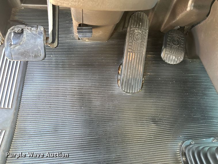 image for item DP8849 2010 Kenworth T800 semi truck