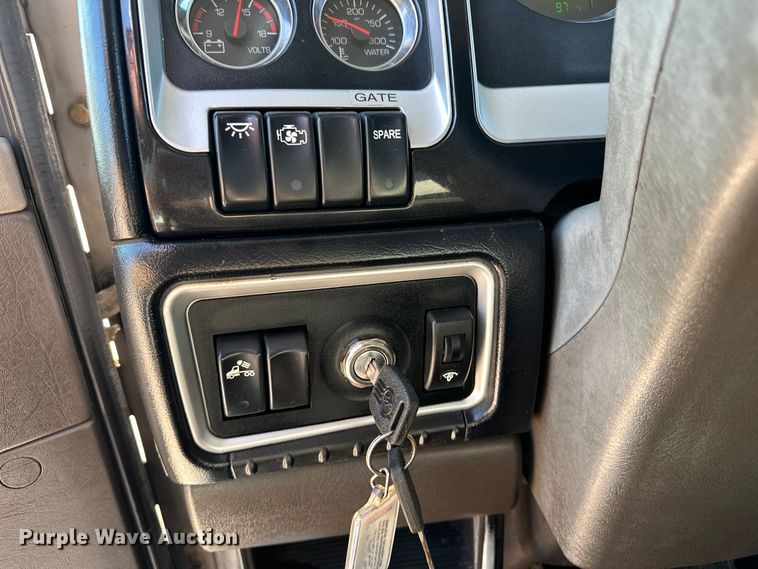 image for item DP8849 2010 Kenworth T800 semi truck