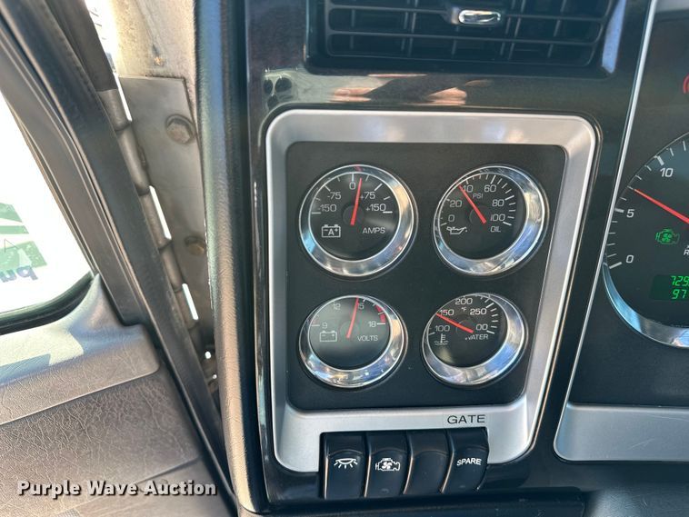 image for item DP8849 2010 Kenworth T800 semi truck