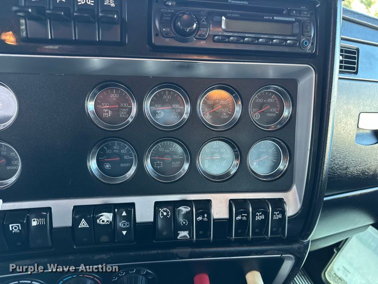 image for item DP8849 2010 Kenworth T800 semi truck