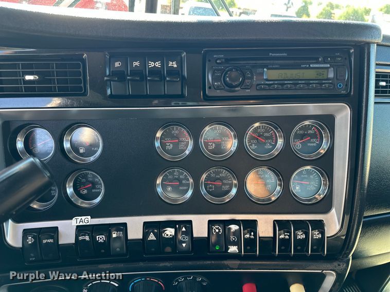 image for item DP8849 2010 Kenworth T800 semi truck