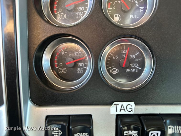 image for item DP8849 2010 Kenworth T800 semi truck