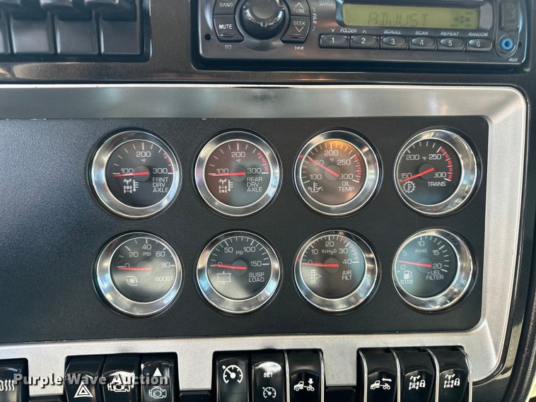 image for item DP8849 2010 Kenworth T800 semi truck