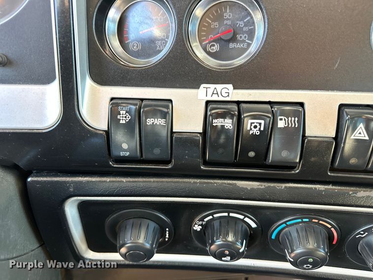 image for item DP8849 2010 Kenworth T800 semi truck