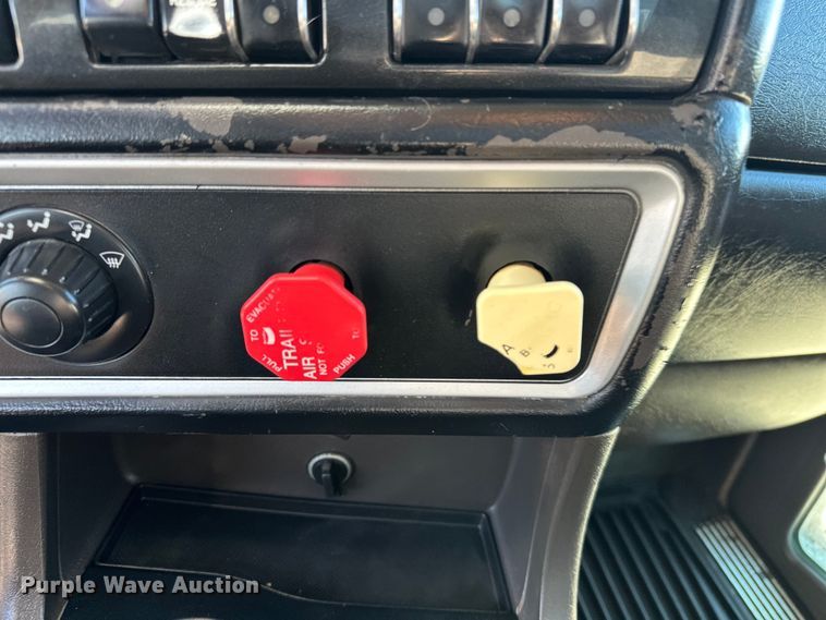 image for item DP8849 2010 Kenworth T800 semi truck