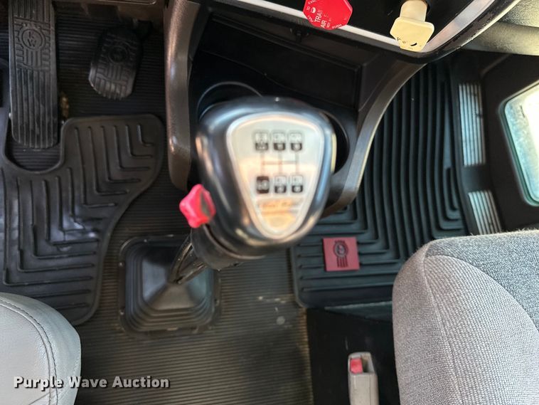 image for item DP8849 2010 Kenworth T800 semi truck