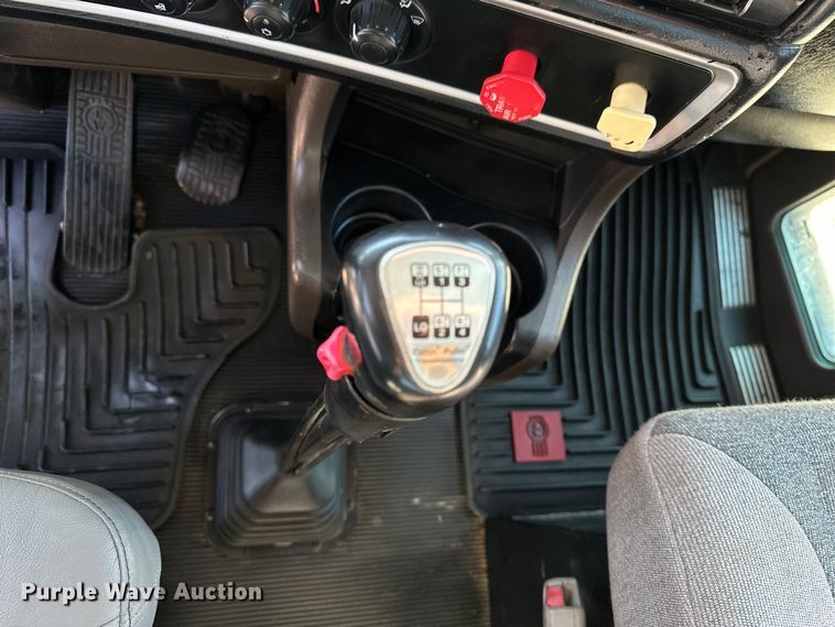 image for item DP8849 2010 Kenworth T800 semi truck