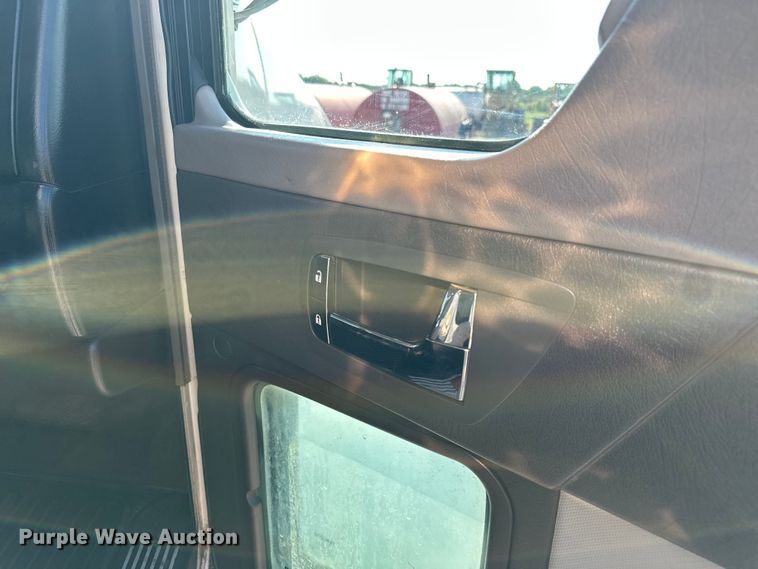 image for item DP8849 2010 Kenworth T800 semi truck