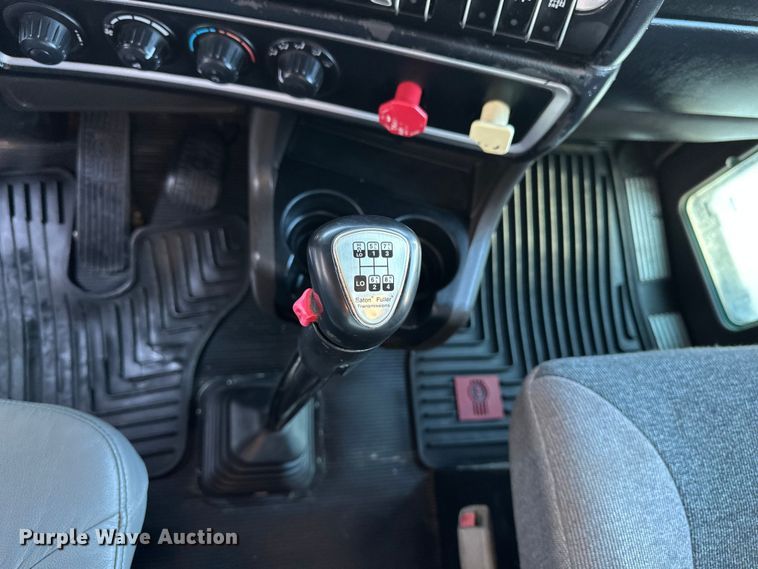 image for item DP8849 2010 Kenworth T800 semi truck