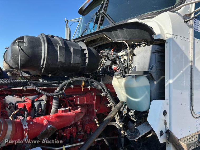 image for item DP8849 2010 Kenworth T800 semi truck