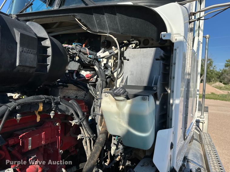 image for item DP8849 2010 Kenworth T800 semi truck