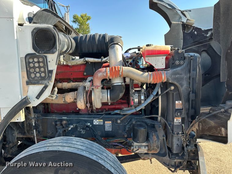 image for item DP8849 2010 Kenworth T800 semi truck