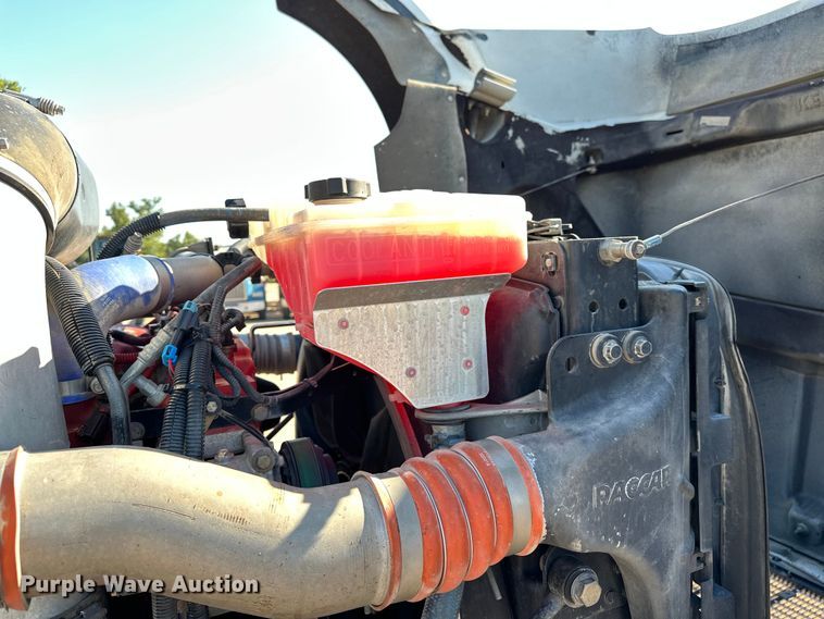 image for item DP8849 2010 Kenworth T800 semi truck