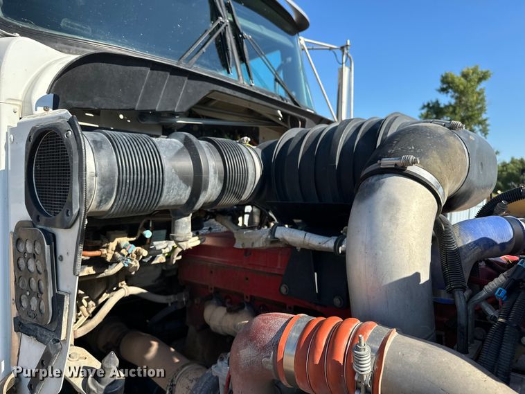 image for item DP8849 2010 Kenworth T800 semi truck