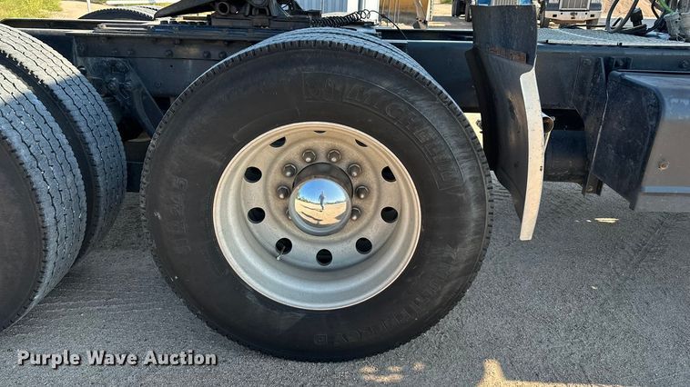 image for item DP8849 2010 Kenworth T800 semi truck