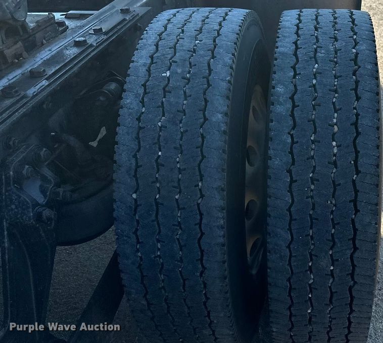 image for item DP8849 2010 Kenworth T800 semi truck