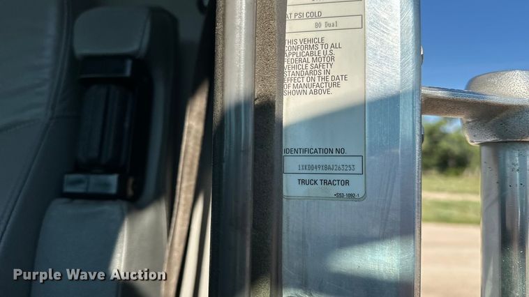 image for item DP8849 2010 Kenworth T800 semi truck