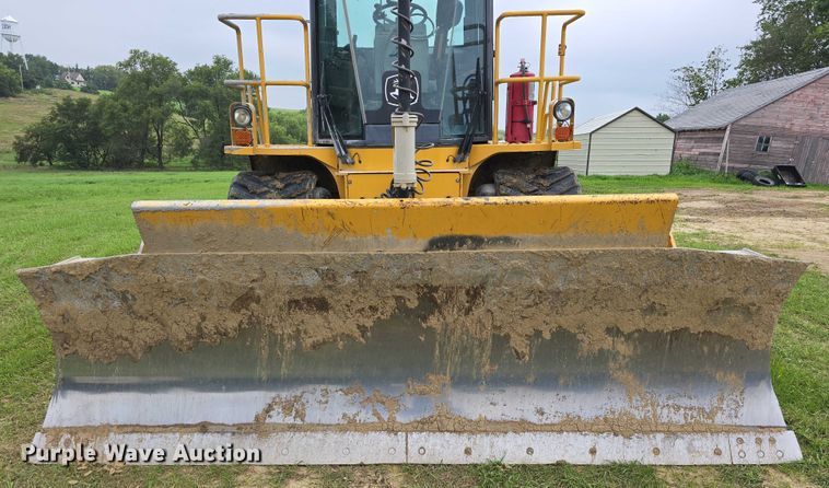 image for item DR3913 2014 John Deere 764 HSD dozer