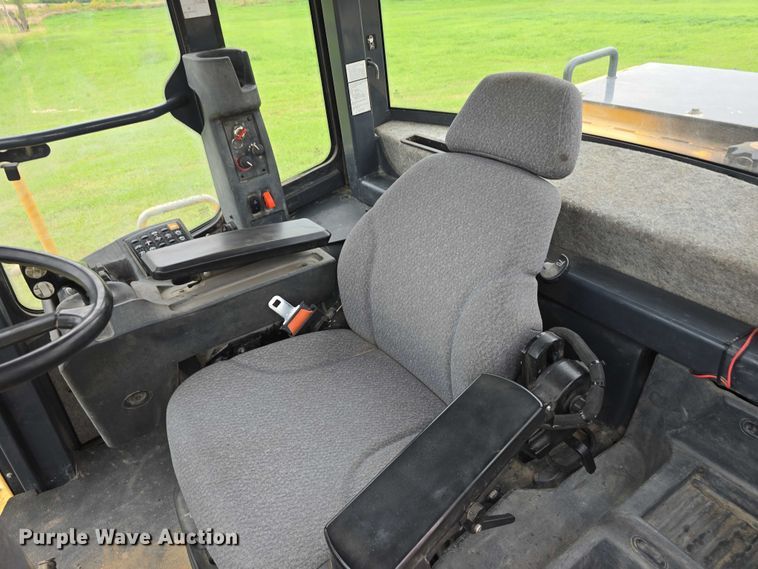 image for item DR3913 2014 John Deere 764 HSD dozer