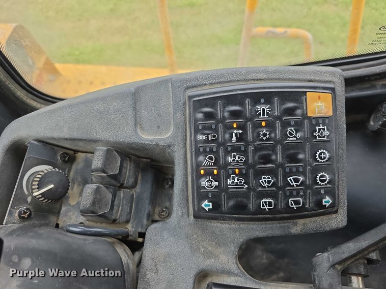 image for item DR3913 2014 John Deere 764 HSD dozer