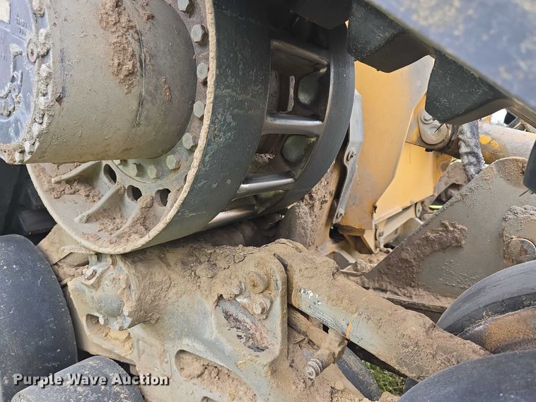 image for item DR3913 2014 John Deere 764 HSD dozer