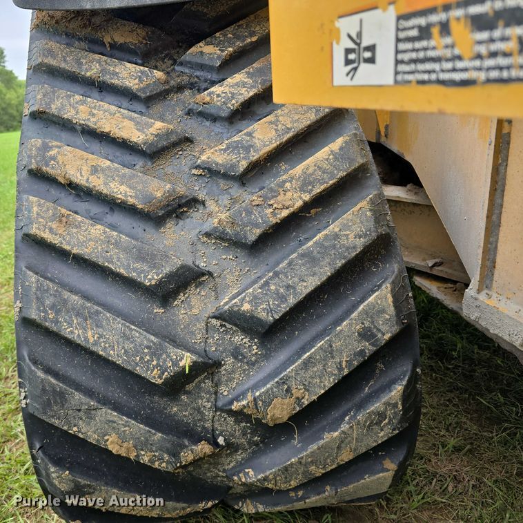 image for item DR3913 2014 John Deere 764 HSD dozer