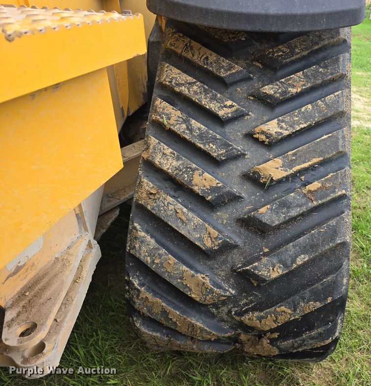 image for item DR3913 2014 John Deere 764 HSD dozer