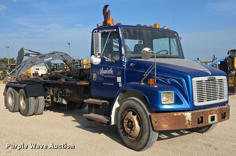 image for item DR3987 1999 Freightliner Business Class hook lift truck