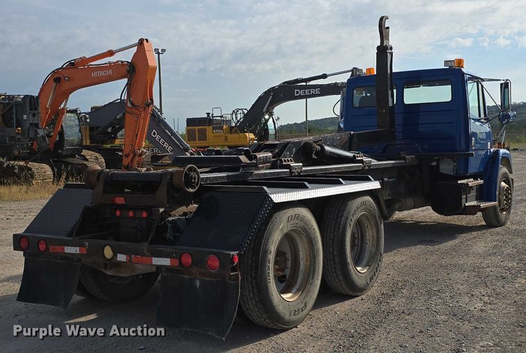 image for item DR3987 1999 Freightliner Business Class hook lift truck