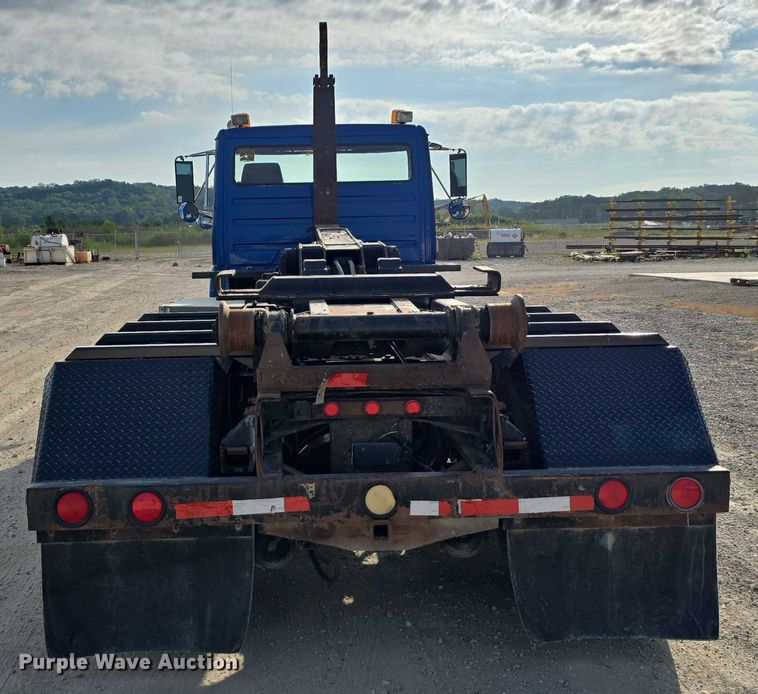 image for item DR3987 1999 Freightliner Business Class hook lift truck