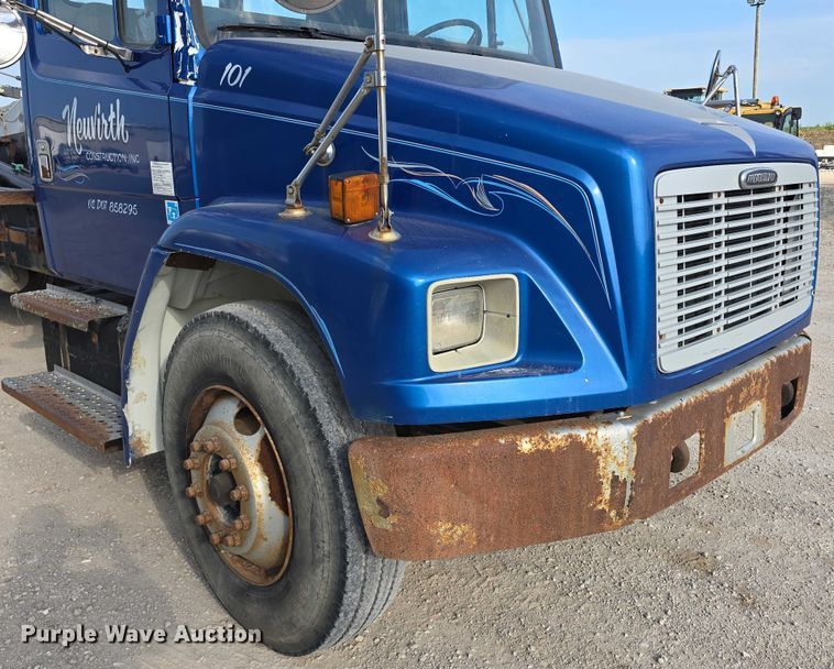 image for item DR3987 1999 Freightliner Business Class hook lift truck