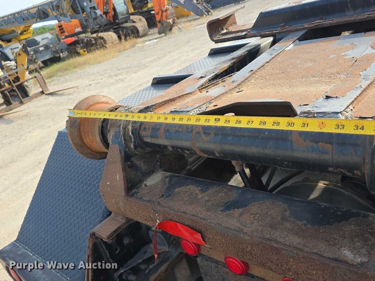 image for item DR3987 1999 Freightliner Business Class hook lift truck