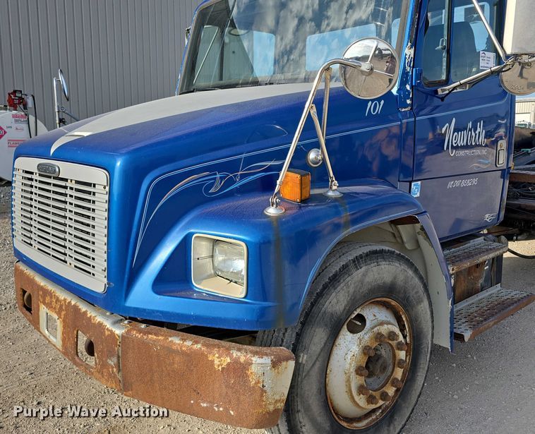 image for item DR3987 1999 Freightliner Business Class hook lift truck