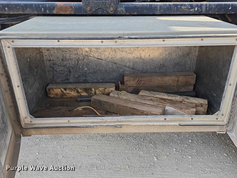 image for item DR3987 1999 Freightliner Business Class hook lift truck