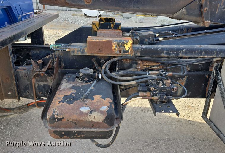 image for item DR3987 1999 Freightliner Business Class hook lift truck