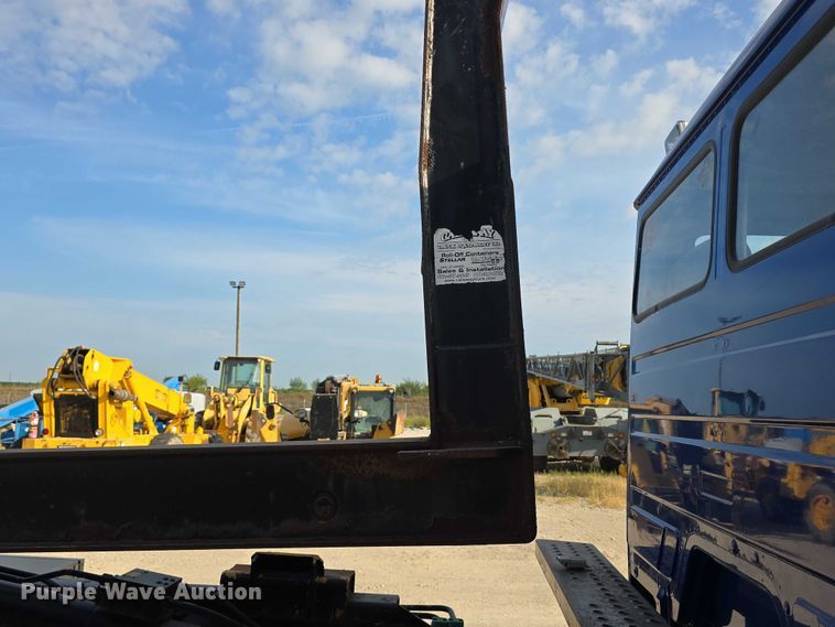 image for item DR3987 1999 Freightliner Business Class hook lift truck