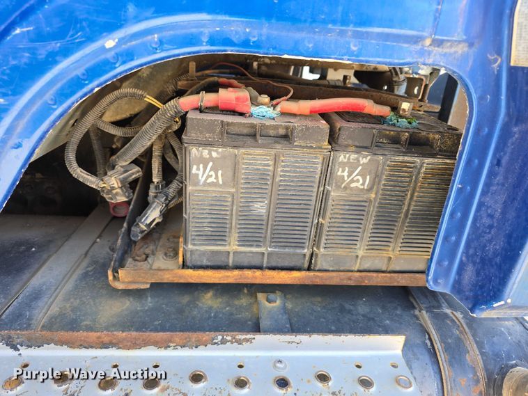 image for item DR3987 1999 Freightliner Business Class hook lift truck