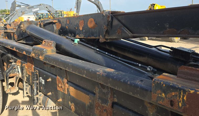 image for item DR3987 1999 Freightliner Business Class hook lift truck