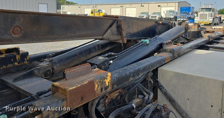 image for item DR3987 1999 Freightliner Business Class hook lift truck