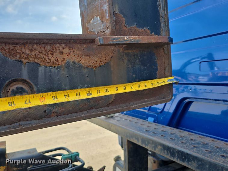 image for item DR3987 1999 Freightliner Business Class hook lift truck