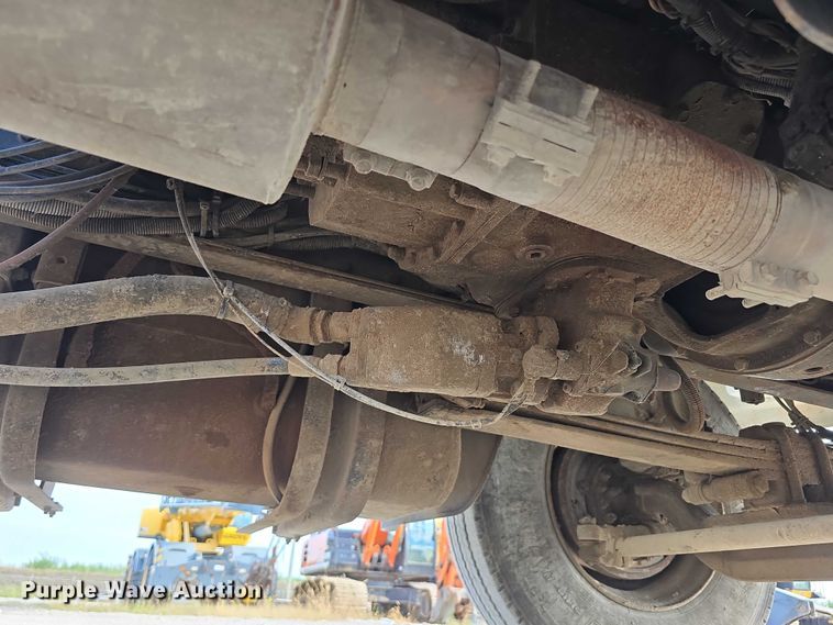 image for item DR3987 1999 Freightliner Business Class hook lift truck