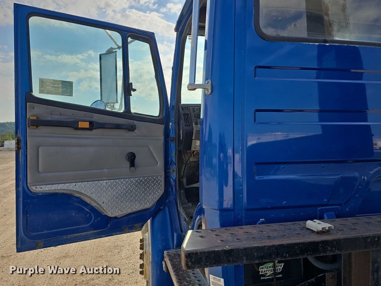 image for item DR3987 1999 Freightliner Business Class hook lift truck