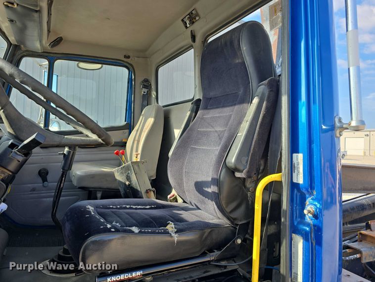 image for item DR3987 1999 Freightliner Business Class hook lift truck