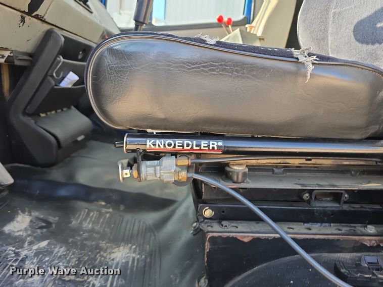 image for item DR3987 1999 Freightliner Business Class hook lift truck